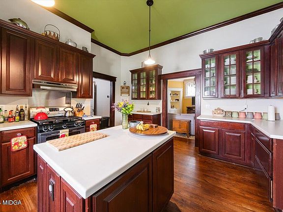 5th image of 2134 Vineville Ave