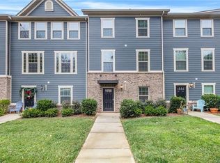 1312 Queen Lyon Ct, Charlotte, NC 28205