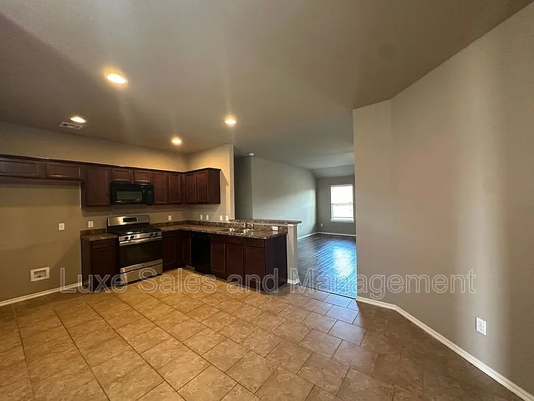 8517 SW 50th St — Photo 7