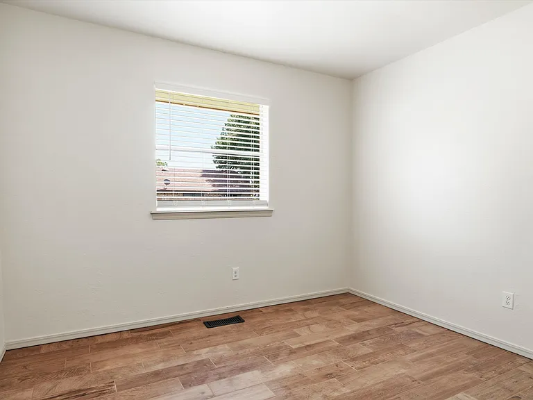 616 SW 23rd St — Photo 29