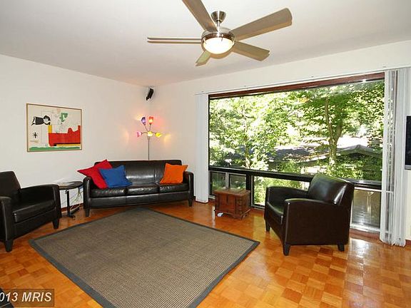 3rd image of 8612 Battailles Ct