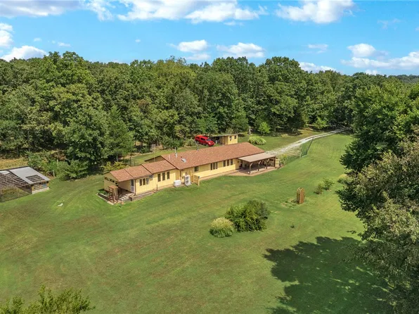 15455 N 7th St, Lead Hill, AR 72644