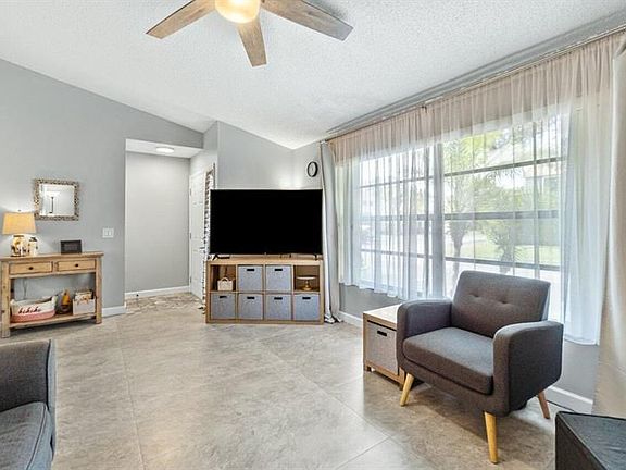 4th image of 701 Stonewood Ct APT 15A