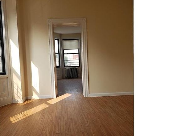 5th image of 128 Hawthorne Ave Floor 1