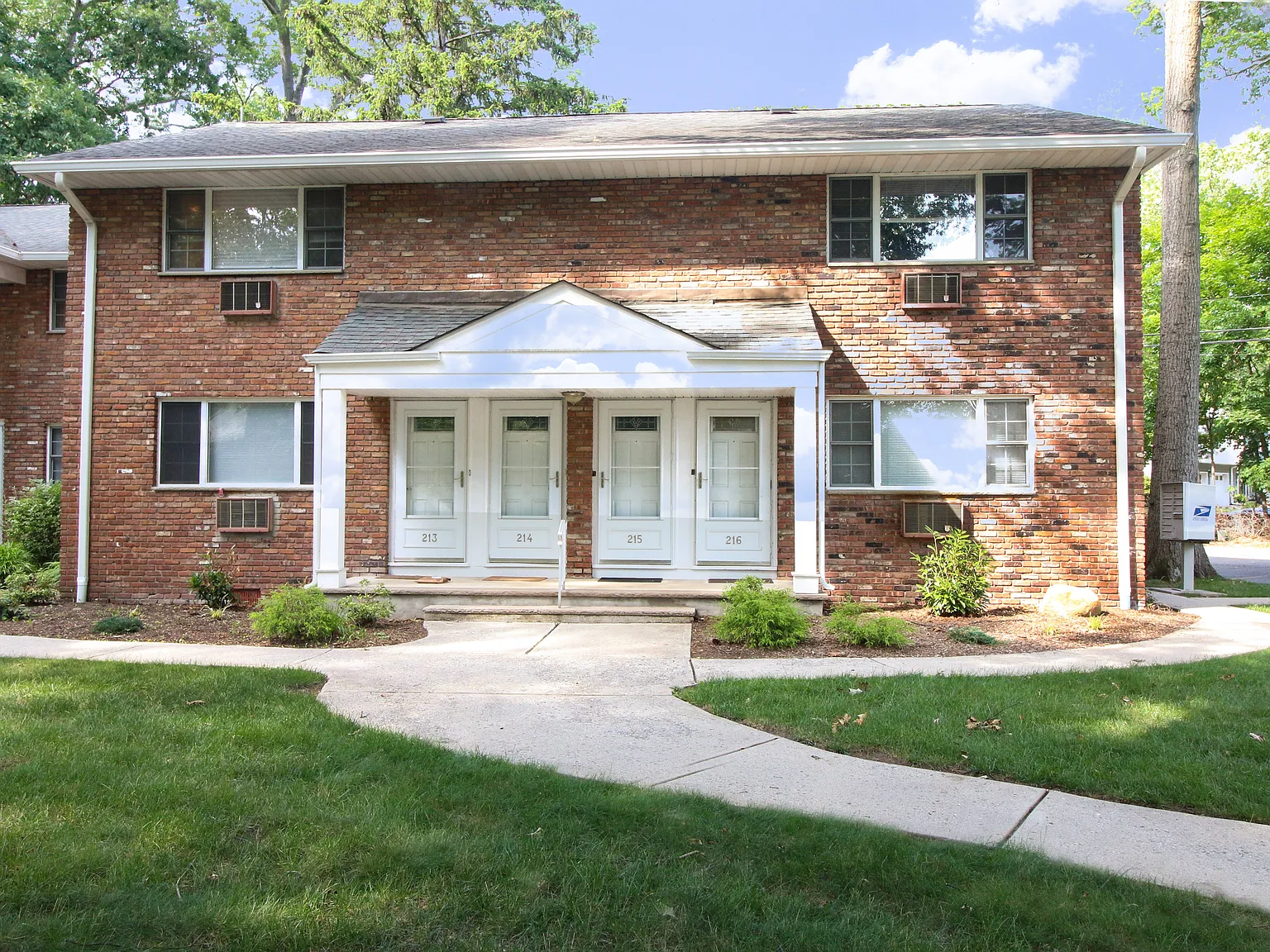 1 bed, $2,000 — Photo 1