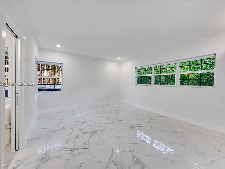 52 Camden Dr — Photo 31