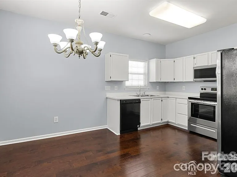 6828 Ayrshire Glen Pl — Photo 4