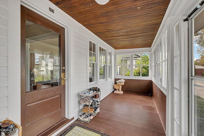 4th image of 96 Hazelhurst Avenue