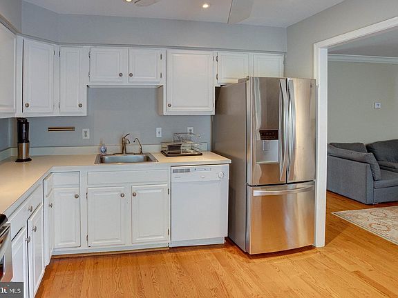 5th image of 4665 Luxberry Dr