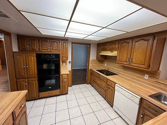 5th image of 1504 Somerset Pl