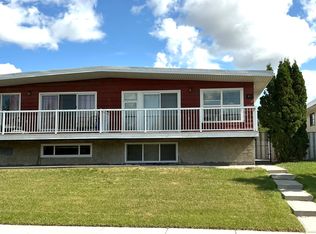 41B Huntford Rd NE, Calgary, AB T2K3Y8