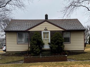 810 5th St, Victor, IA 52347