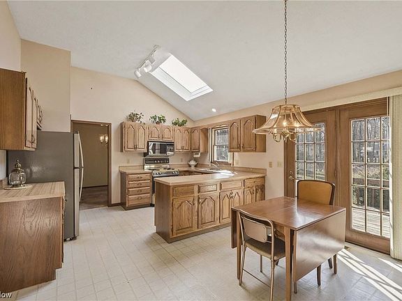 3rd image of 28145 Southbridge Cir