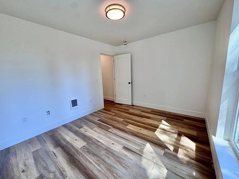 Brand New, Beautiful Townhomes! 2 & 3 Bedrm Units Available — Photo 53