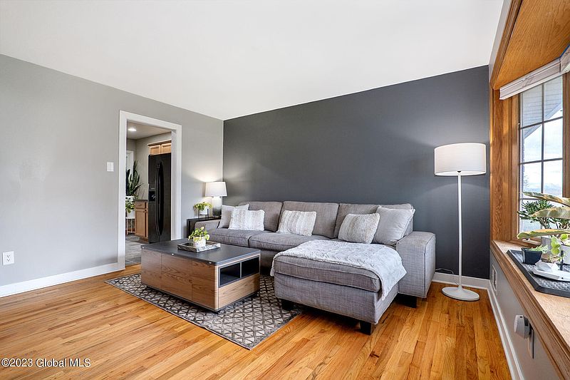 3rd image of 2 Krug Court