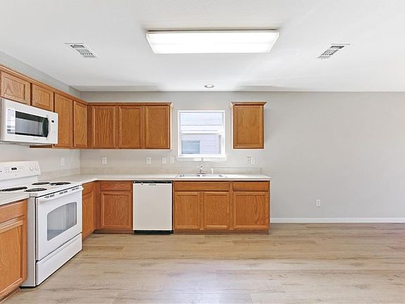 4th image of 9212 Nightingale Dr