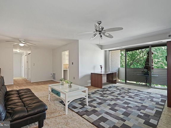 4th image of 5610 Bloomfield Dr APT 202