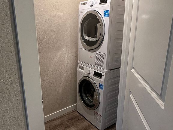 3rd image of 7625 SE Milwaukie Ave #9