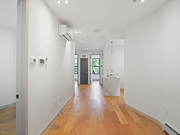 4th image of 635 Sterling Pl #3B