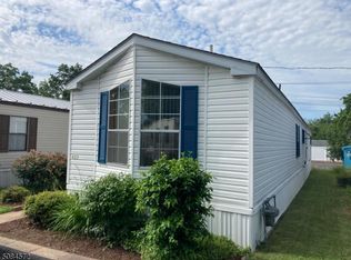 422 Kenbury Rd, Somerville, NJ 08876