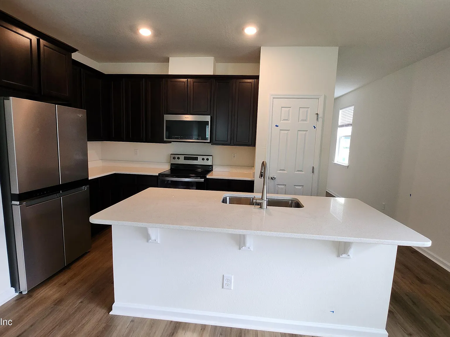 3 bed, 2.5 bath, 1627 sqft, $1,950 — Photo 4