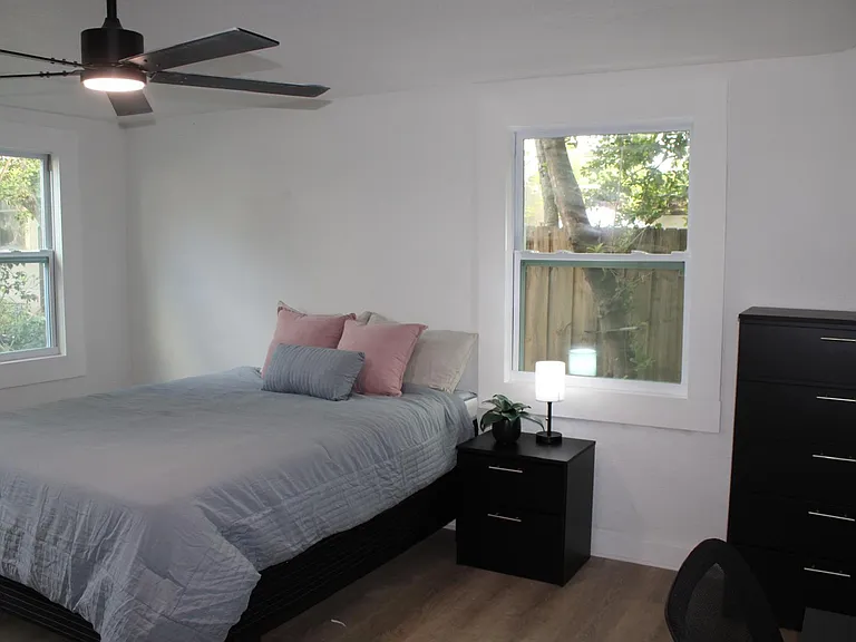 N Clara Ave — Photo 3