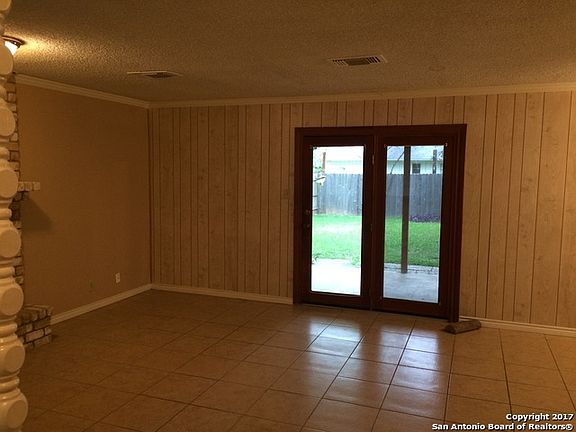 2nd image of 3007 Lake Grande St