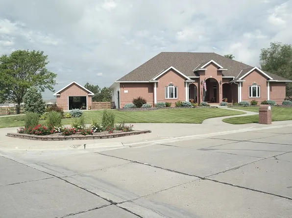 2202 Deercrest, Cozad, NE 69130