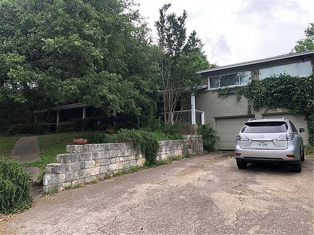 1st image of 2810 Rollingwood Dr