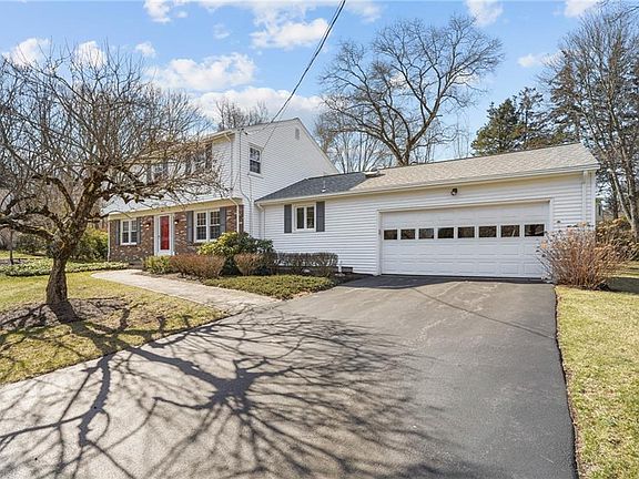 2nd image of 11 Bayberry Hill Dr