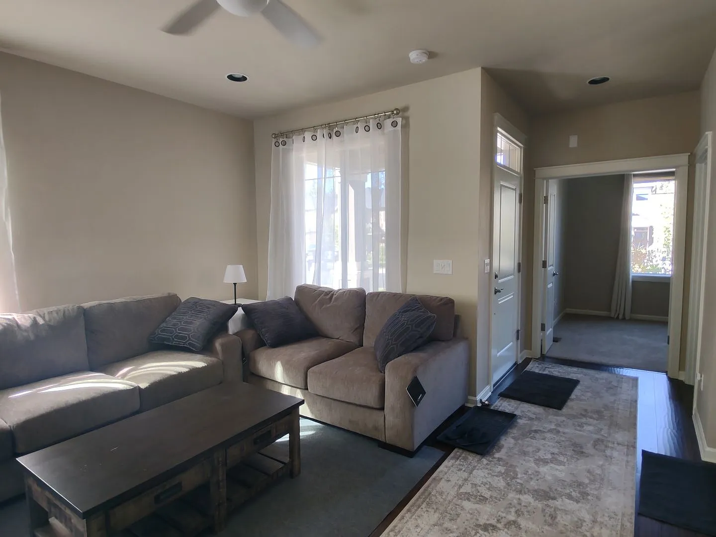 Lava Ridge 3 Bedroom 2.5 bath home with a fenced yard and an office! — Photo 4