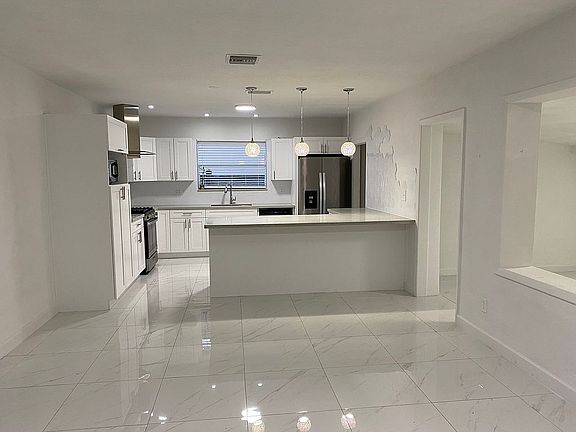 5th image of 756 W 53rd St