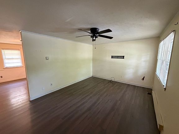2nd image of 109 Anita St