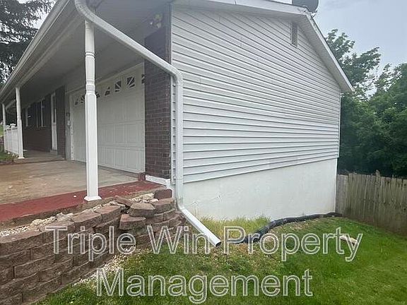2nd image of 1014 Sunridge Trl W