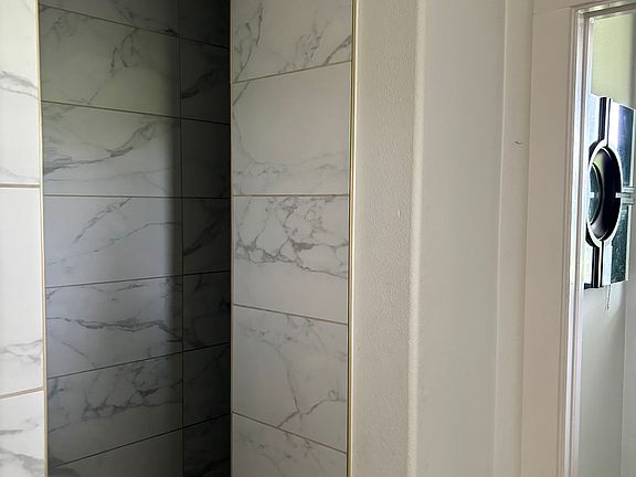 4th image of 2508 W Monroe Ave