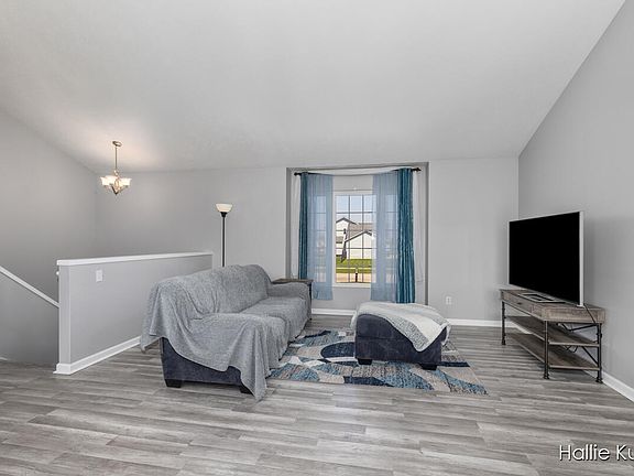 3rd image of 7035 Deer Cove Dr SE