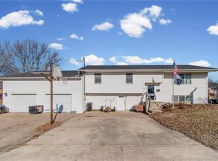 6 W 15th St, Carrollton, MO 64633