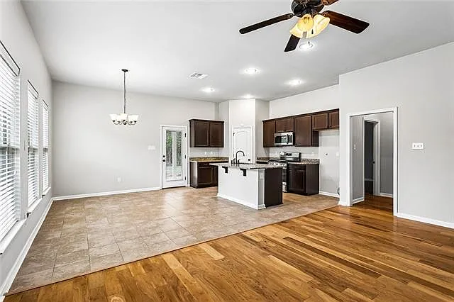 525 Oakley Blvd — Photo 7