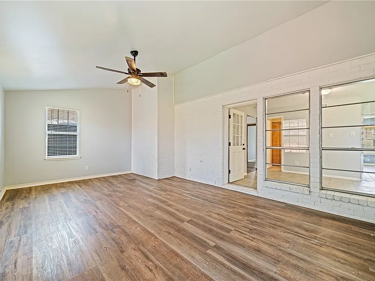 2445 Cricket Hollow St — Photo 24