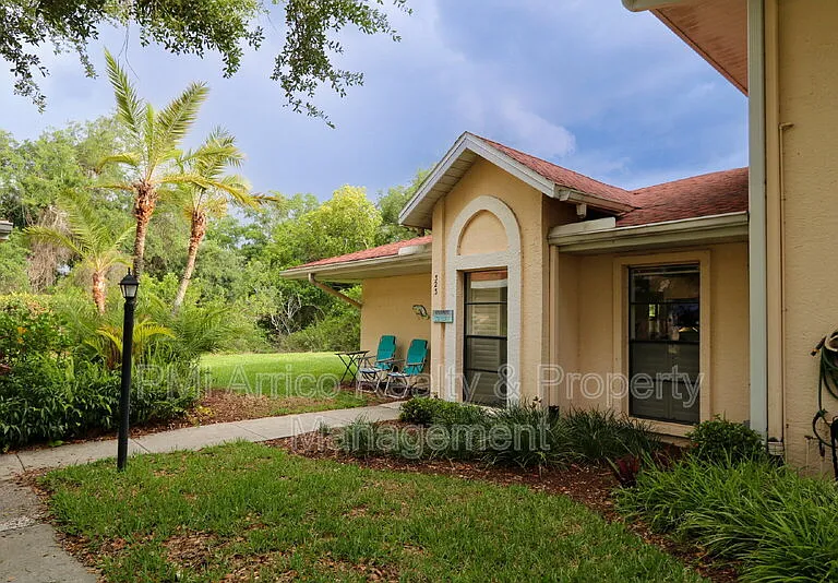 323 Knottwood Ct — Photo 2