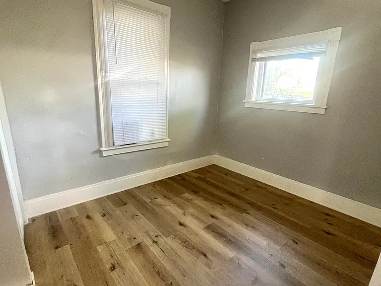 129 E Market St — Photo 12