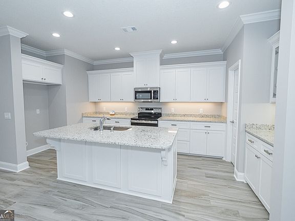 4th image of 332 The Villas Way