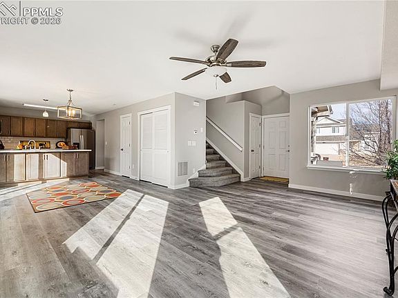 5th image of 865 Regent Ct
