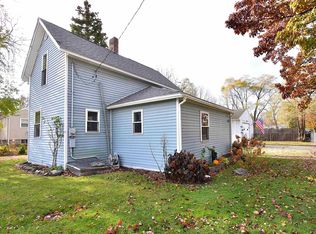 210 Villaire St, Essexville, MI