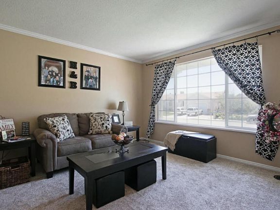 5th image of 1354 W Caesar Cir