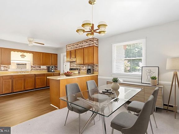 3rd image of 1120 S Lombardy St