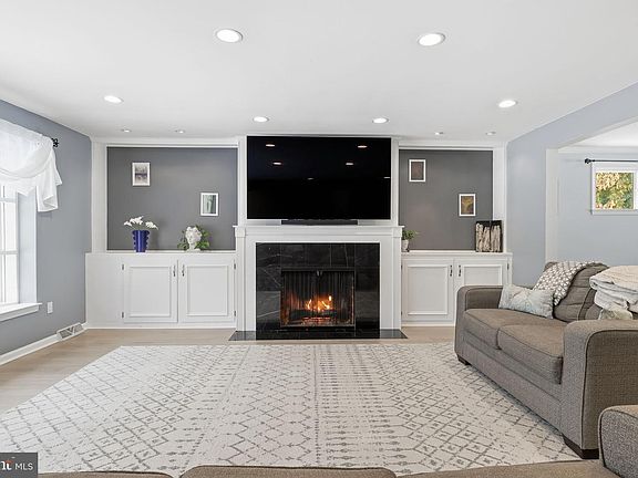 4th image of 2325 Willow Brook Dr
