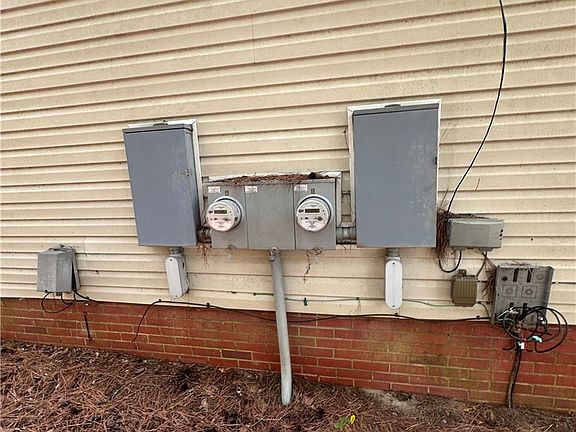 4th image of 219 Colonial Dr