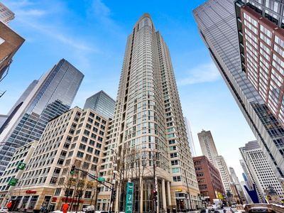 345 N La Salle Dr APT 1804, Chicago, IL, 60654