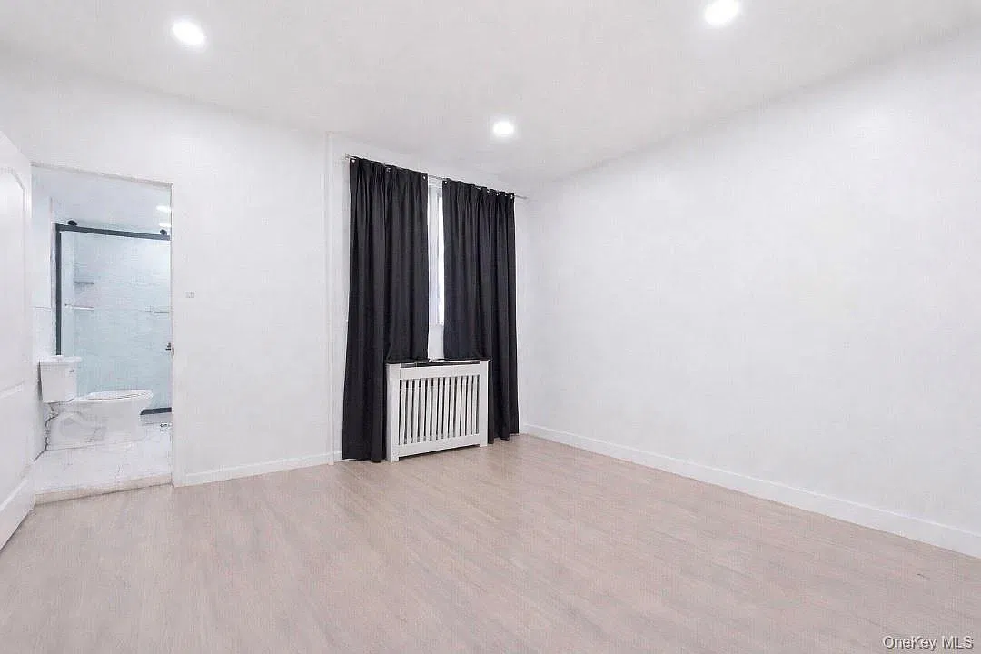 3 bed, 1.5 bath, 900 sqft, $3,800 — Photo 2